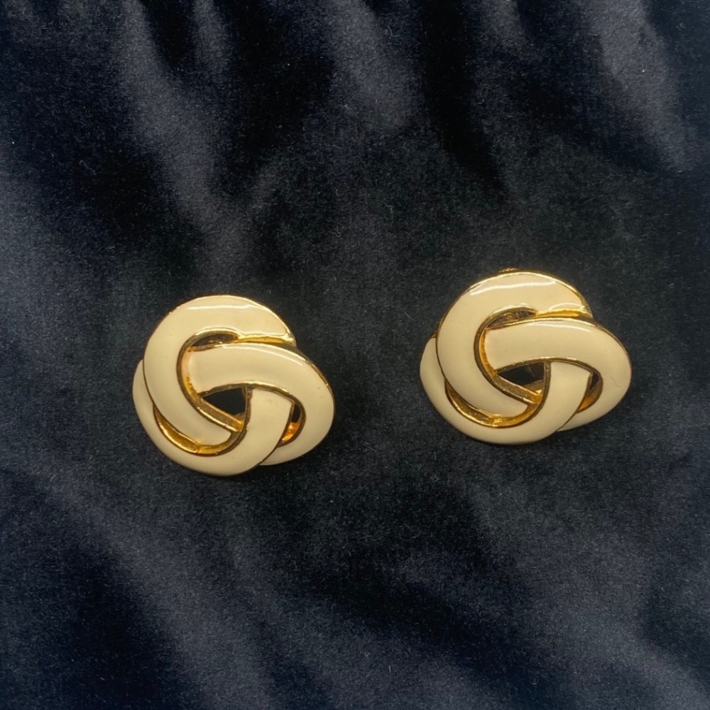 Napier Vintage Cream Enamel Gold Tone Love Knot Clip On Earrings Statement Studs